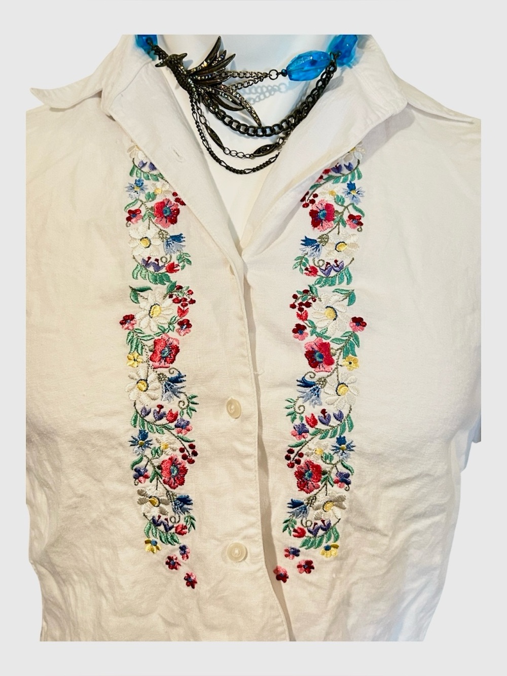 Ralph Lauren White Button-Down Shirt with Multicolor Floral Embroidery - Picture 2 of 7